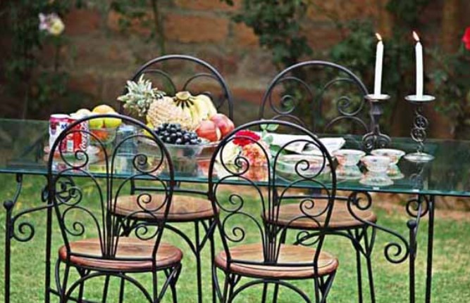 Metal Patio Furniture for Enhancing Home Looks and Extra Luxury